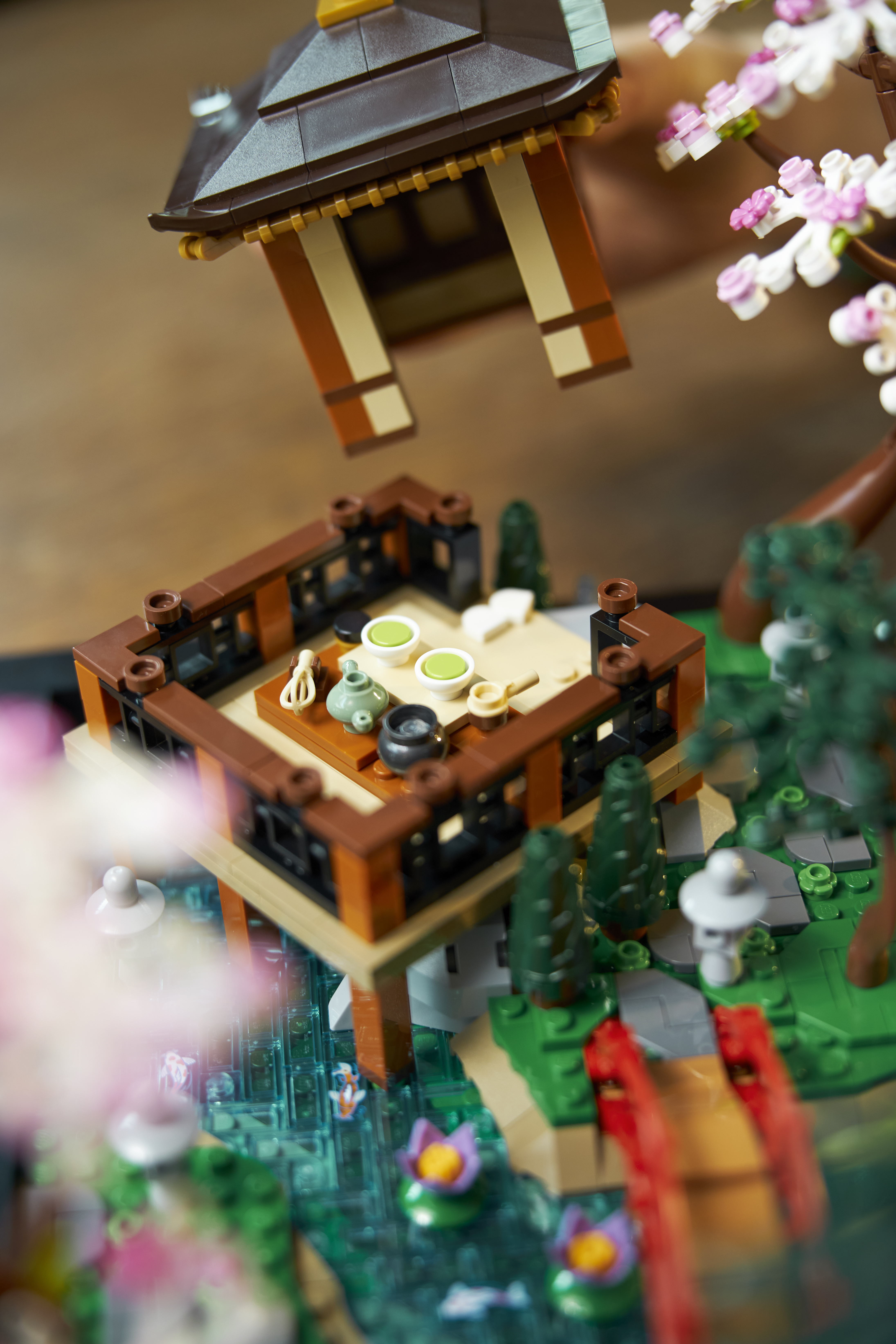 Tranquil Garden 10315 | LEGO® Icons | Buy online at the Official