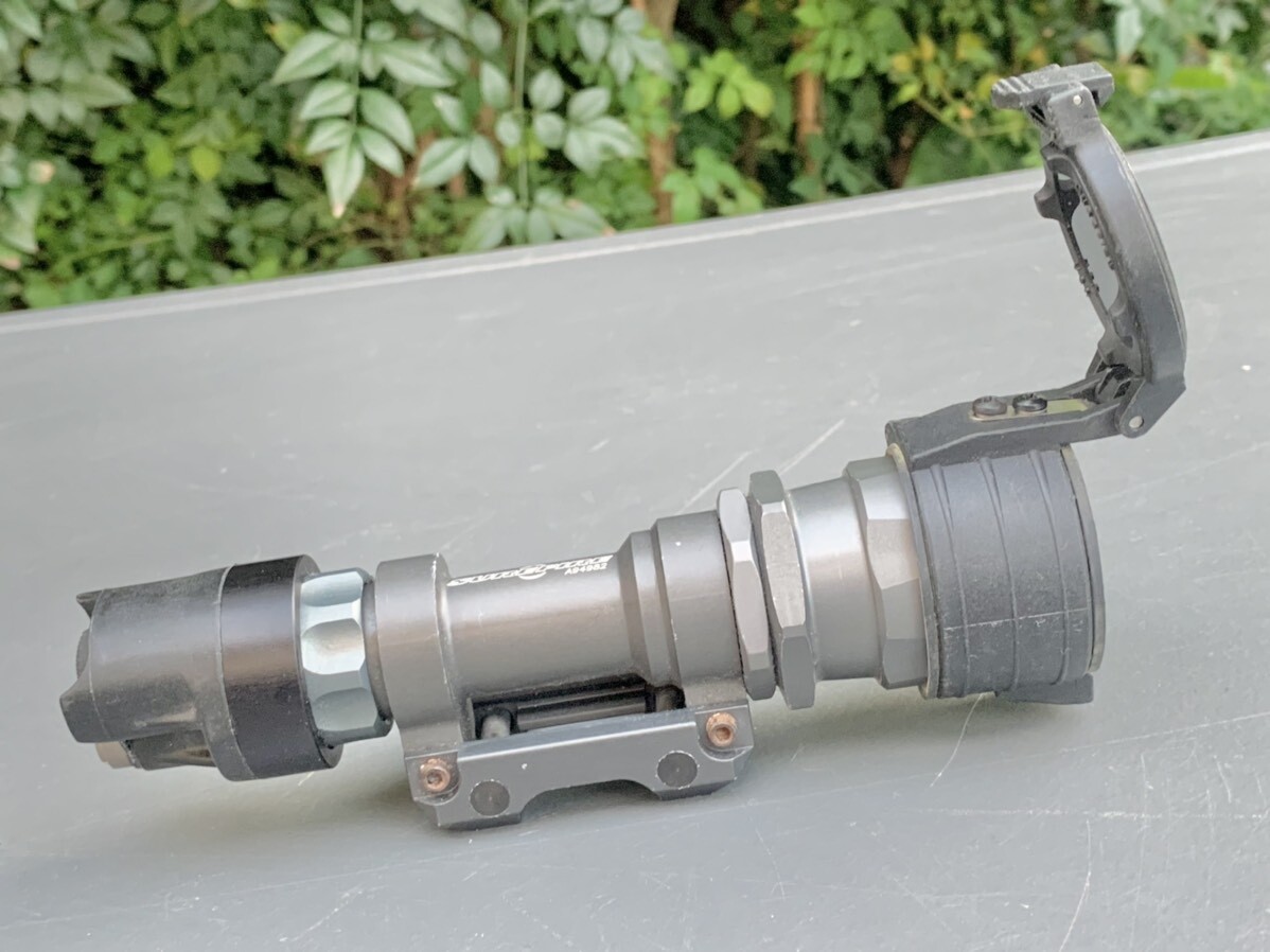 米軍実物 SUREFIRE/M951 ウェポンライト ピカティニーマウント