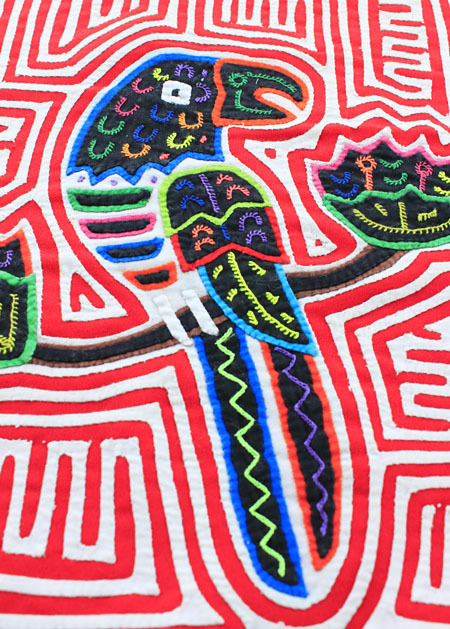 モラ刺繍パッチワークキルトの刺繍絵