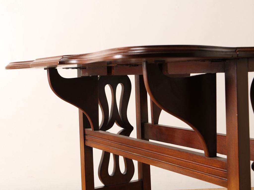 バタフライテーブル | ロイズ・アンティークス | ヨーロッパの