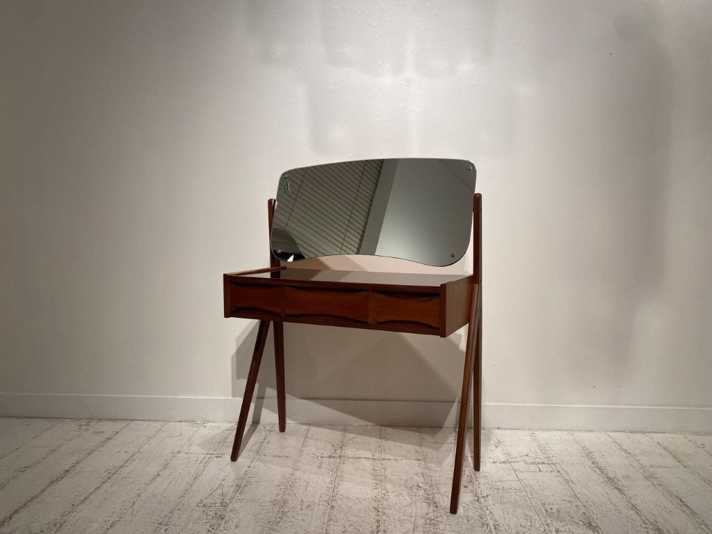 ARNE VODDERドレッサー | ロイズ・アンティークス | ヨーロッパの