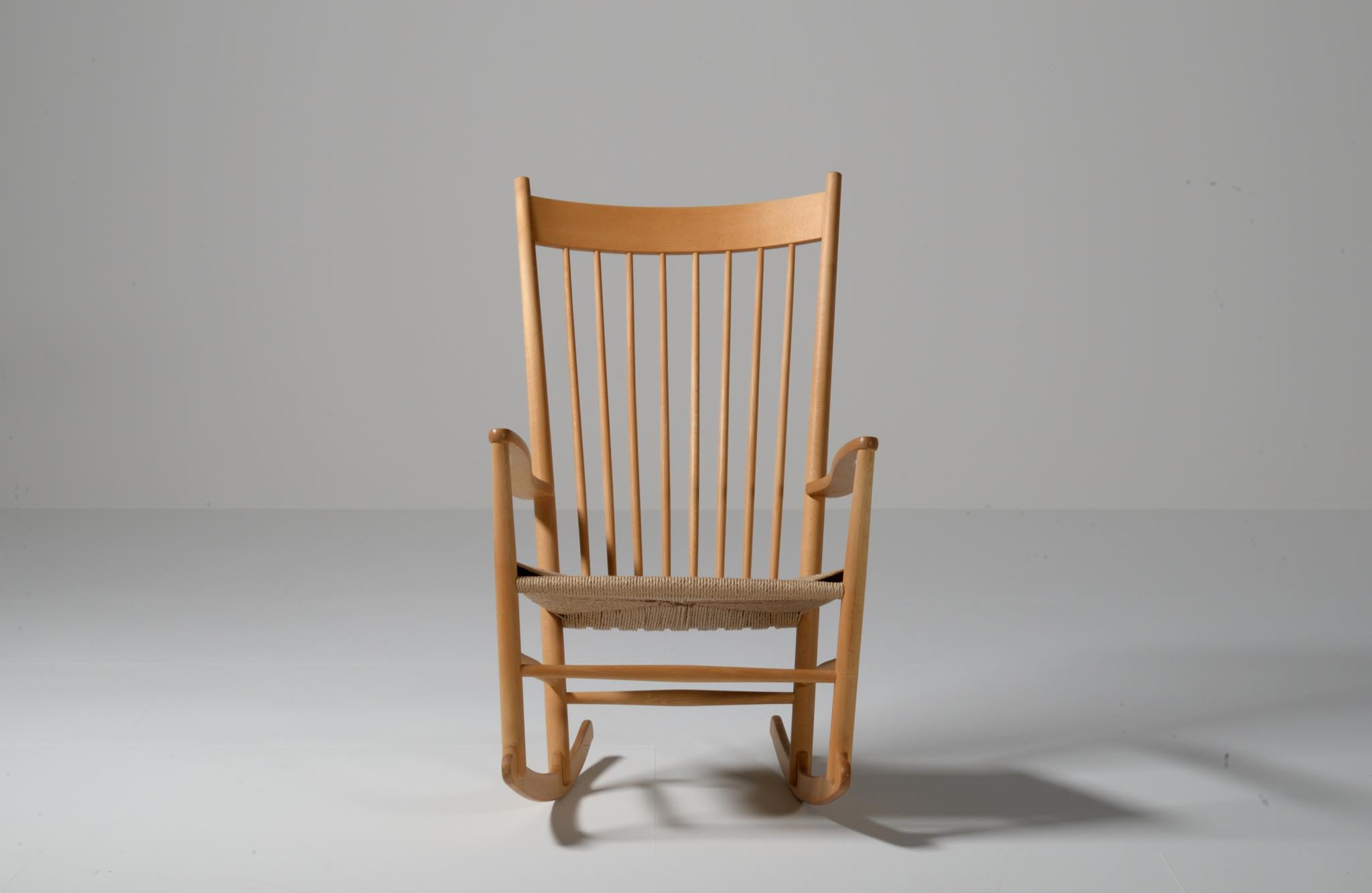 Hans J. Wegner J16 Rocking chair｜Luca Scandinavia | 北欧