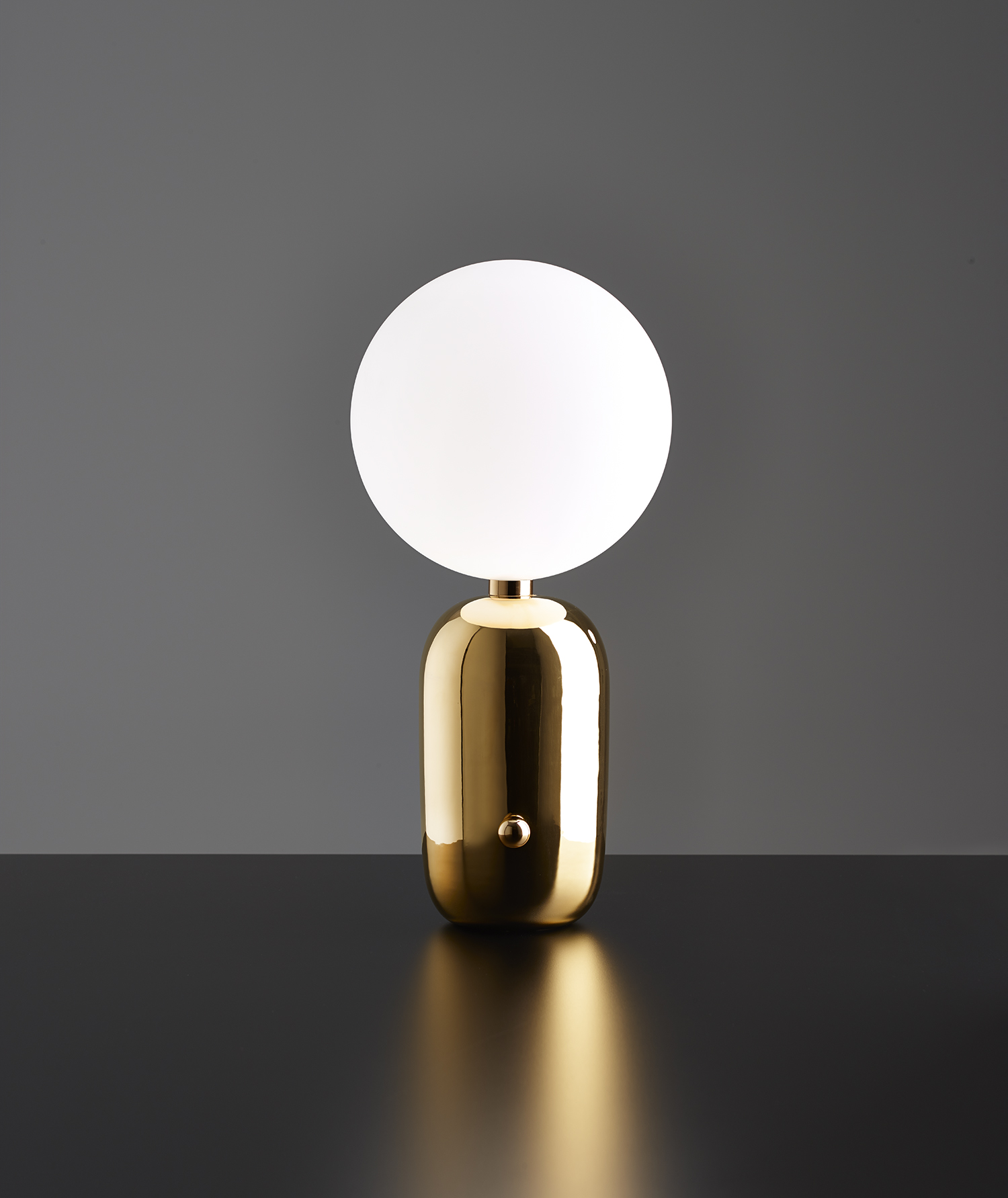 PARACHILNA Aballs table（パラチルナ アボールズ）｜イタリア