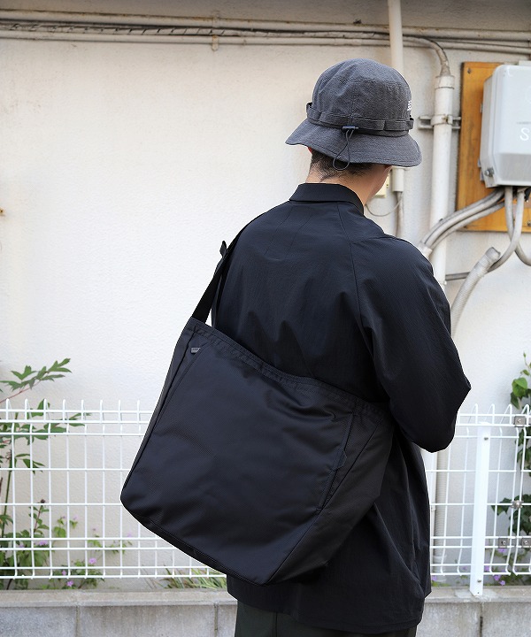 モノリス/MONOLITH SHOULDER STANDARD HEXA M [バッグ(バックパック