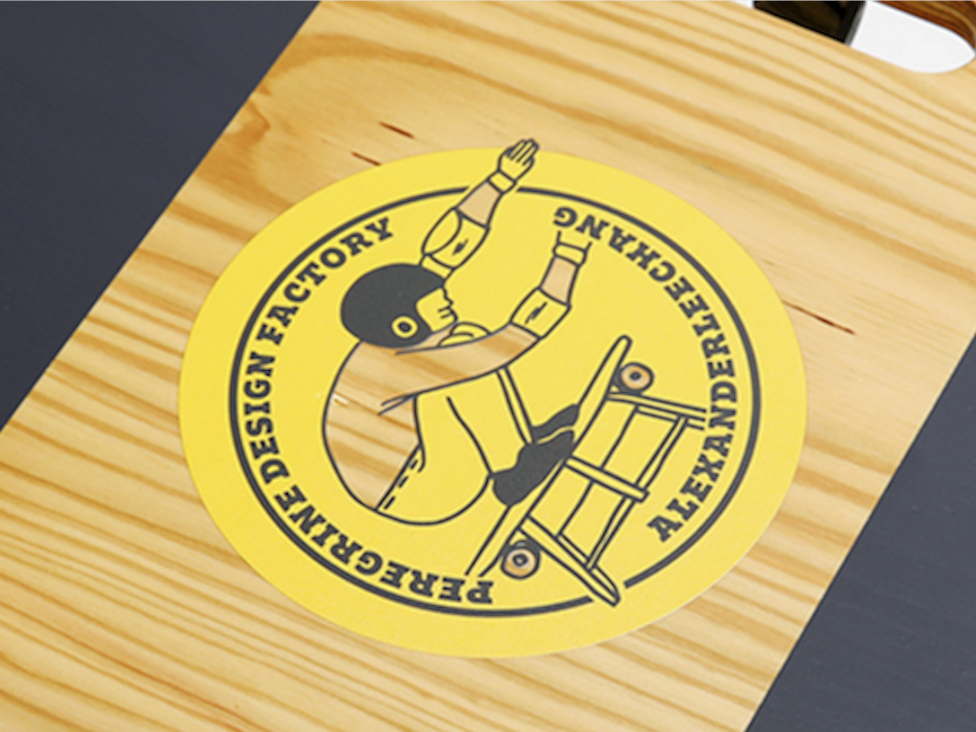 スケボー? いいえテーブルです。Peregrine X ALC SK8テーブル