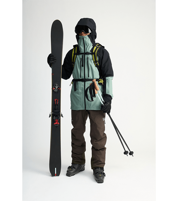 バックカントリーや雪山で違いを生むテクニカルなスノーウェア