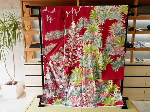 伝統の古典柄 正絹京友禅振袖 赤 〈フルオーダーお仕立て、ガード加工