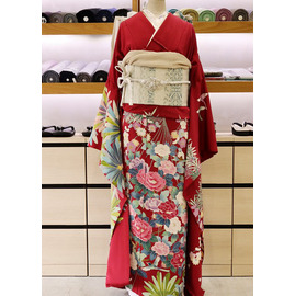 古典的で華やかな正絹紅型振袖 黒地 〈フルオーダーお仕立て、ガード