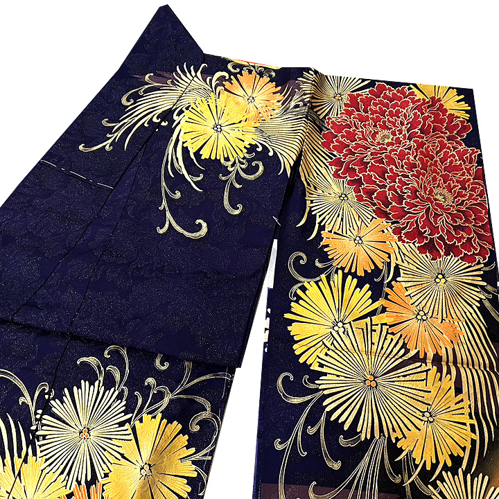 見た目のインパクト モダンなユニーク溢れる花柄の迫力あるMURUAの振袖