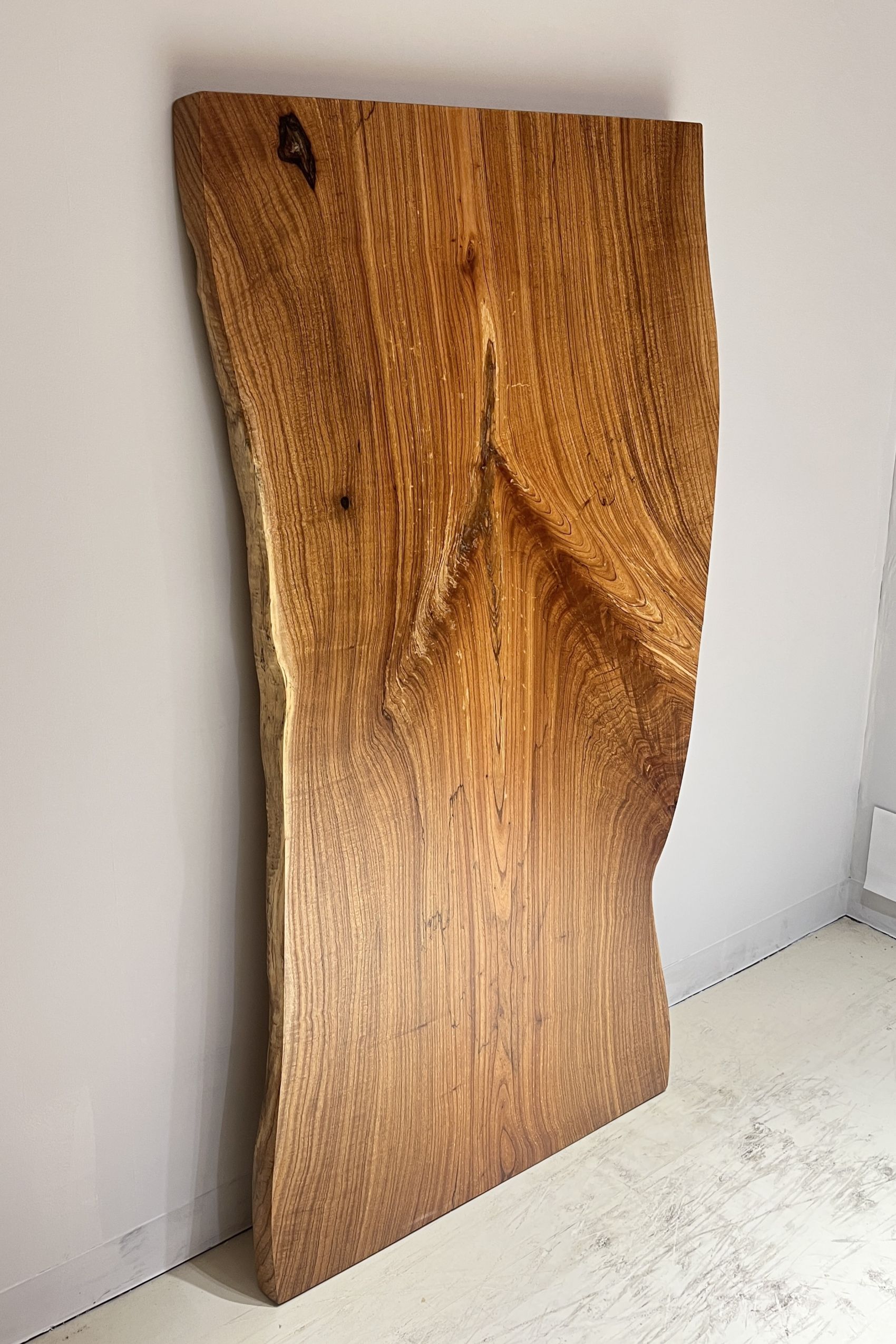 天然木 東京 新宿 東五軒町展示 モンキーポット材 一枚板 テーブル用天