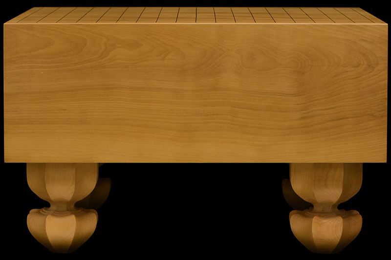 国産本榧足付碁盤 5寸5分（天地柾） ga50050 | 前川榧碁盤店