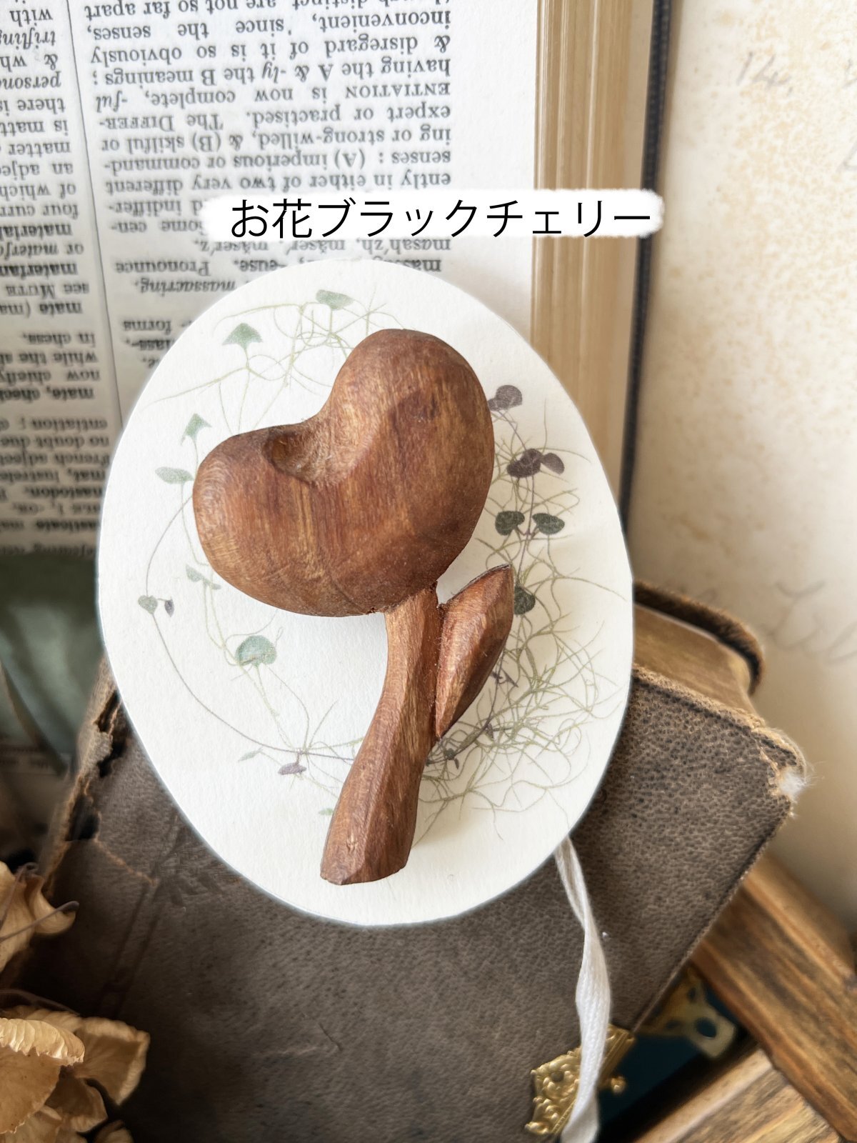 ecru-ke／木彫りのブローチ - MARCHE' DE SOEUR