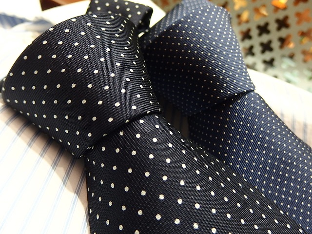 ≪プレゼント選びに迷われたら……≫セッテピエゲ( 7つ折り )仕様の紺白