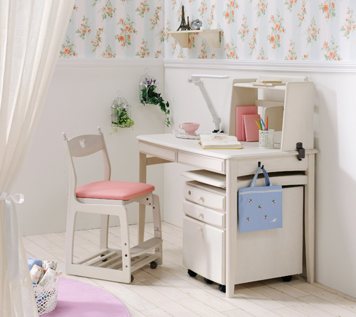 2015年モデル学習机［フレンディ］シリーズを発売しました。「個性