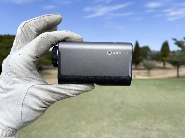 GOLFBUDDY aim L20レビュー】ショット記録まで出来るレーザー距離計
