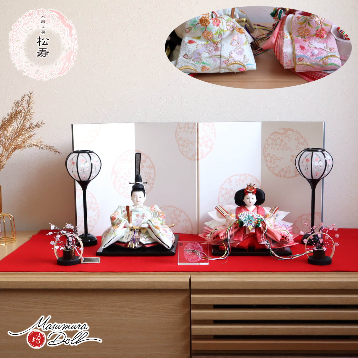 新作 小出松寿 作 四寸おぼこ雛 京刺繍 金駒 「うさぎ雪輪桜」金彩京