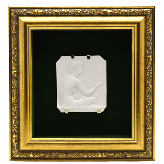 セーブル(Sevres) 白磁 浅浮き彫り ビスケット 花を持つ少女 額装付