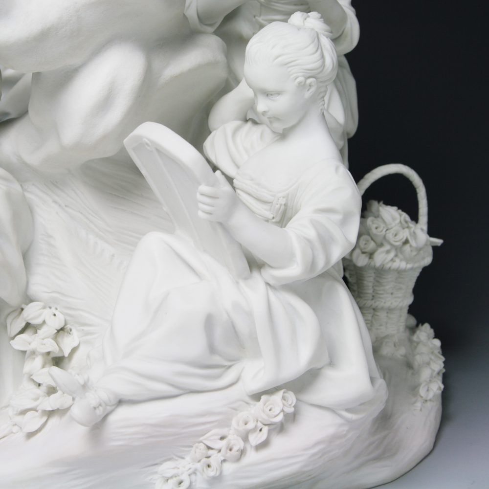 セーブル(Sevres) 白磁 人形置物 ビスケット 飾り物 恋愛教育【現物