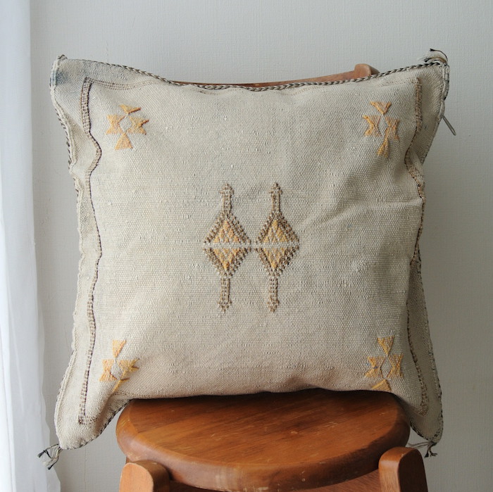 SALE】サブラ （カクタスシルク）クッションカバー・ベージュ【メール