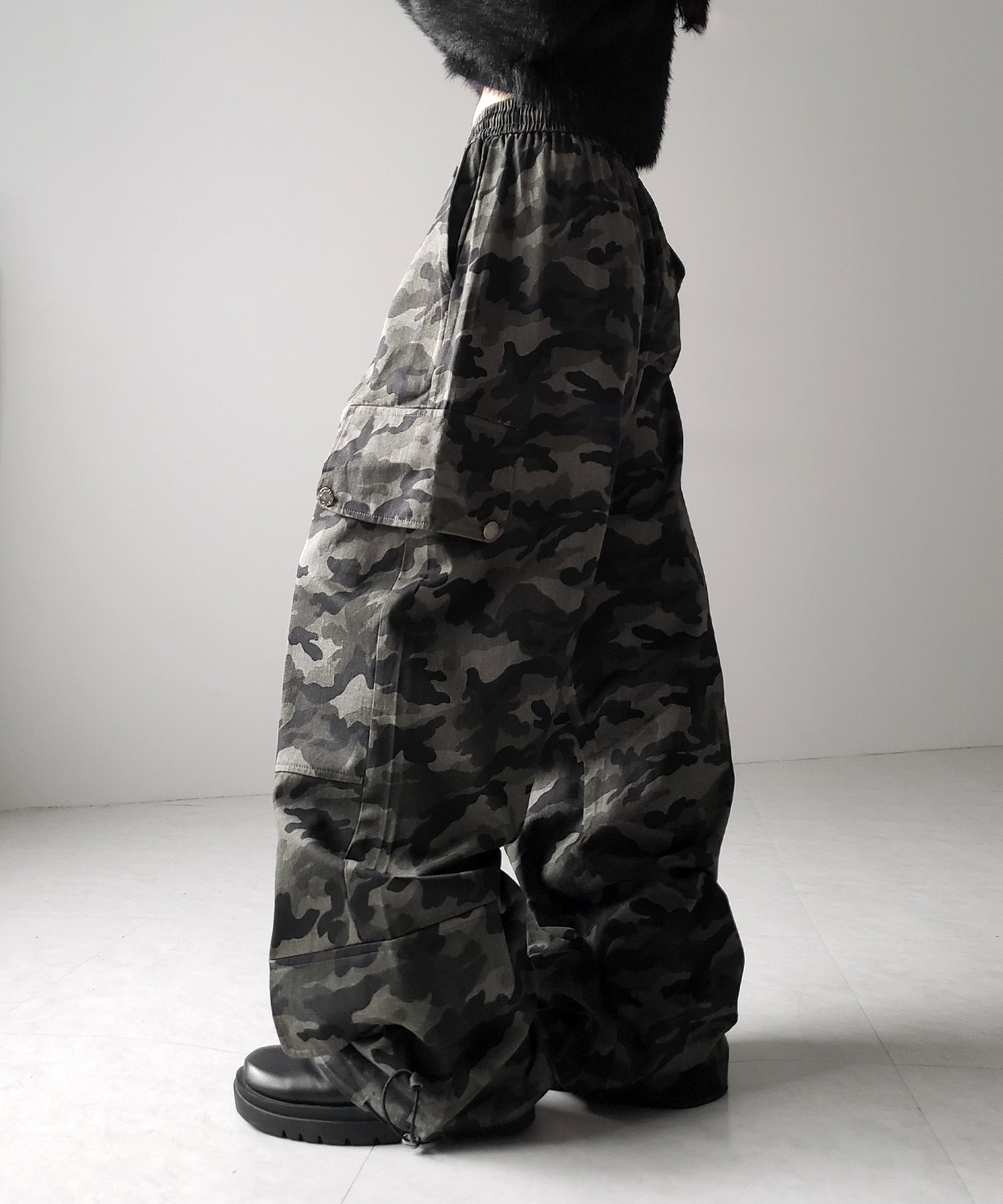 裾絞り可能2WAY 】カモフラミリタリーツイルワイドカーゴパンツ