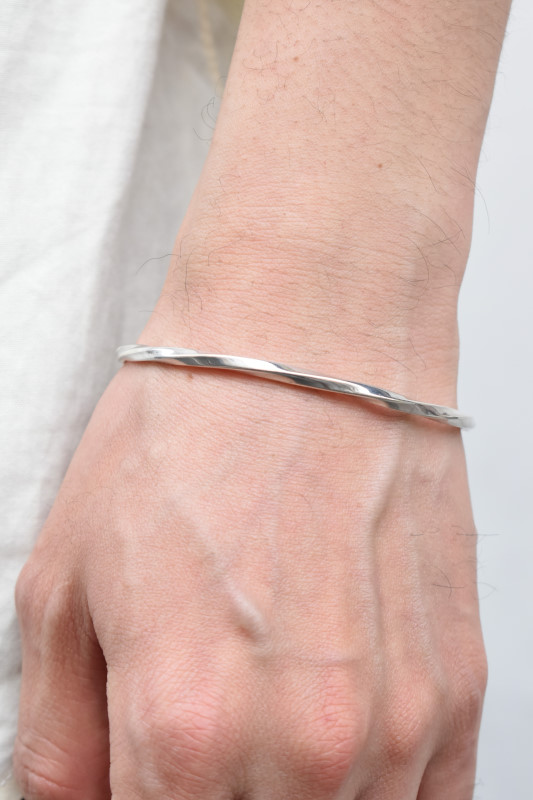 Ericka Nicolas Begay (エリッカニコラスビゲイ) Twist Bangle