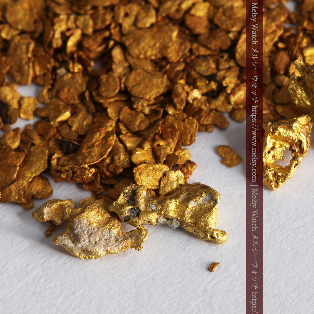 3.11gの小さな砂金・薄片金とやや粒の大きな自然金4点（販売済み