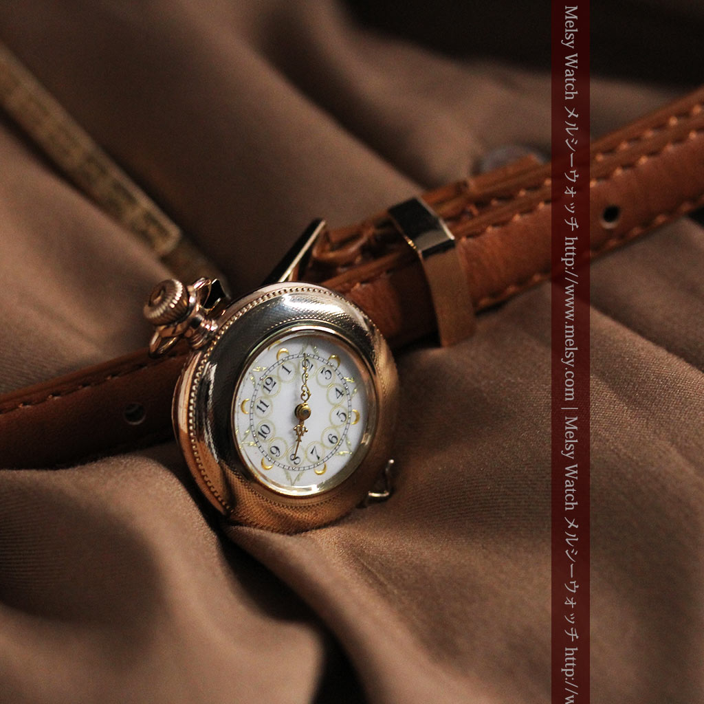 ウォルサムの金彩模様と細工バンドのアンティーク腕時計 【1898年製】