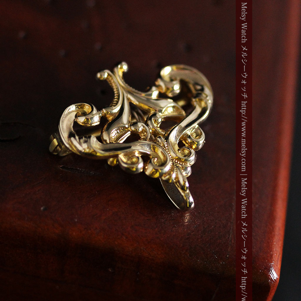 懐中時計を吊るすアンティークブローチ