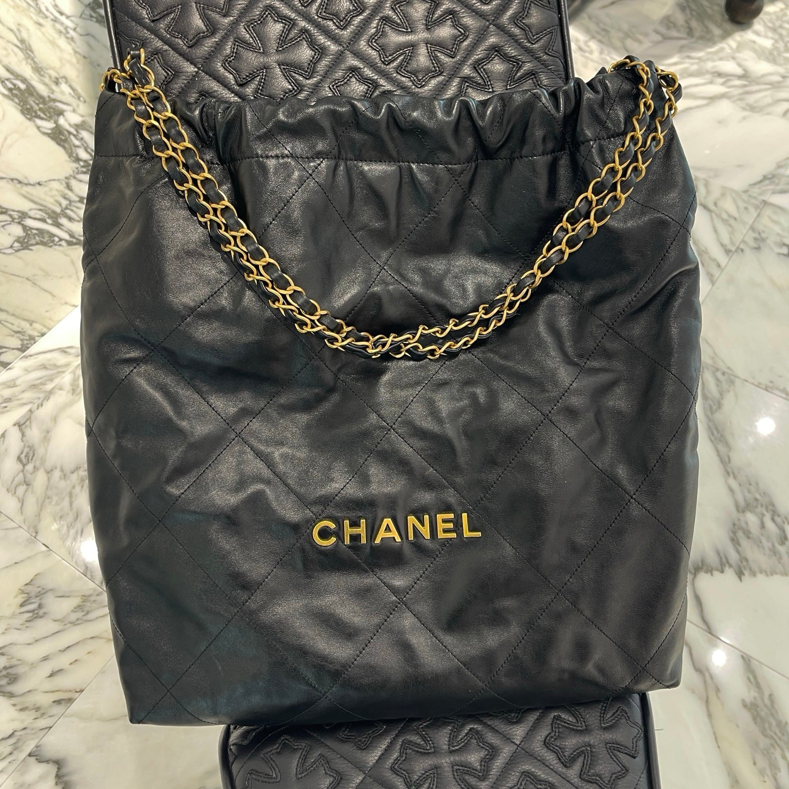CHANEL 22 Caviar Skin Chain Shoulder Bag シャネル 22 キャビア