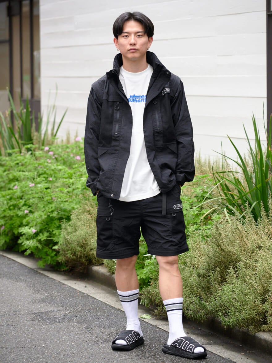 スニーカーじゃない！ ナイキの名作「モアテン」サンダルをブラックで