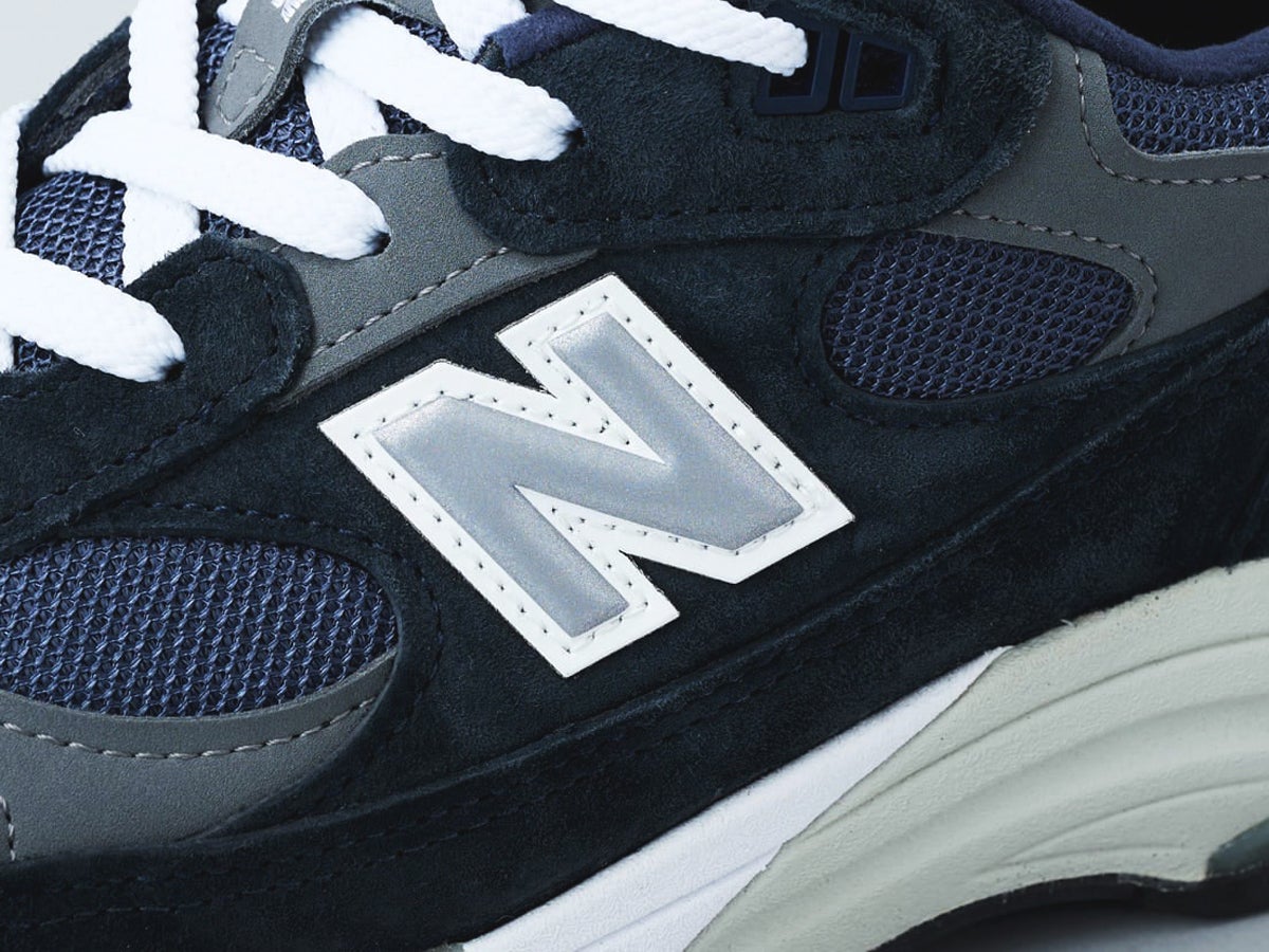グレーの次は？ 「ニューバランス」は“大人ネイビー”も愛したくなる
