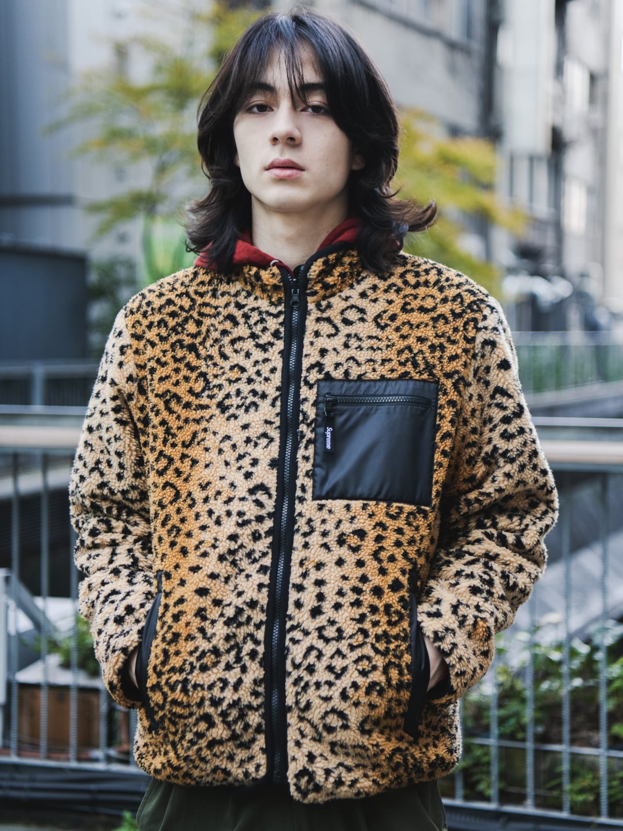 シュプリーム」の愛用リバーシブルジャケットと「オニツカタイガー」の