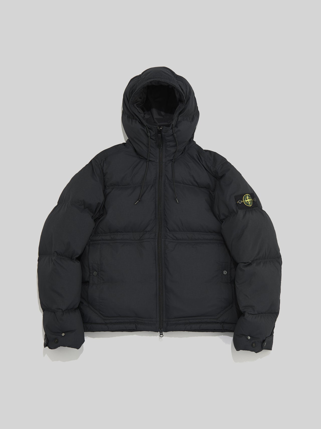 ストーンアイランド」で本気で買うべきダウン4選！一生着続けたい黒