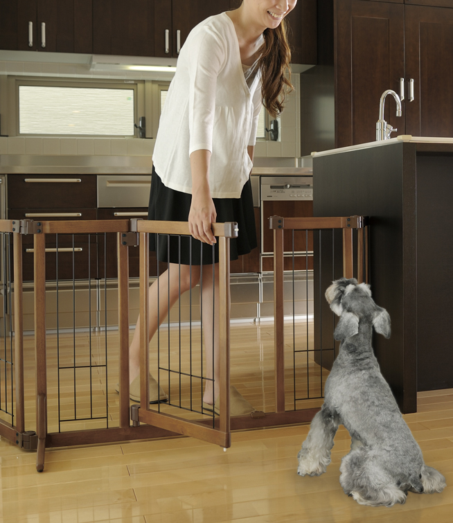 リッチェル 木製おくだけドア付ゲート 【送料無料】｜みんなのペット