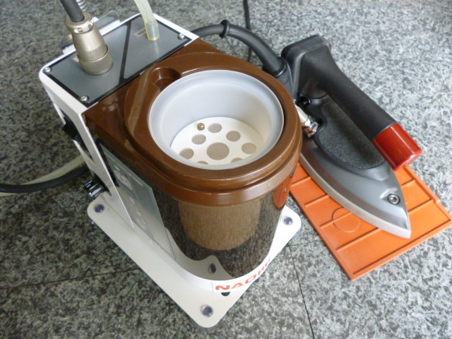 ナオモト 職業用卓上ポンプ式スチームアイロン 「HYS-410P(PS-2)セット