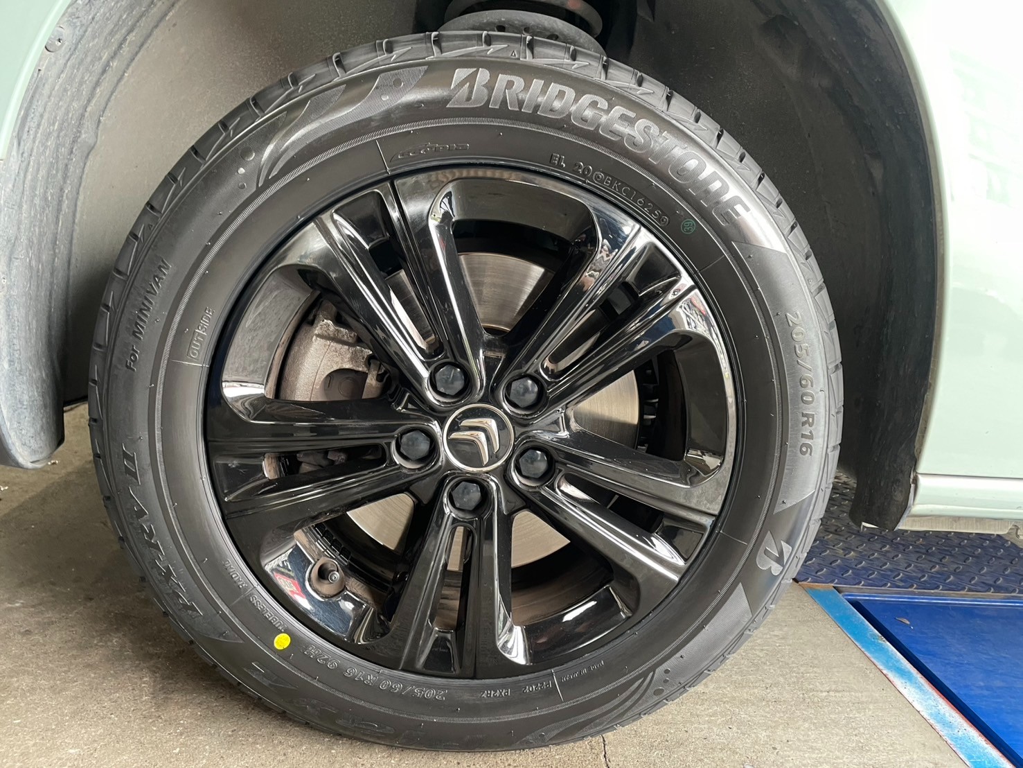 ベルランゴのタイヤ交換をさせていただきました！ | シトロエン