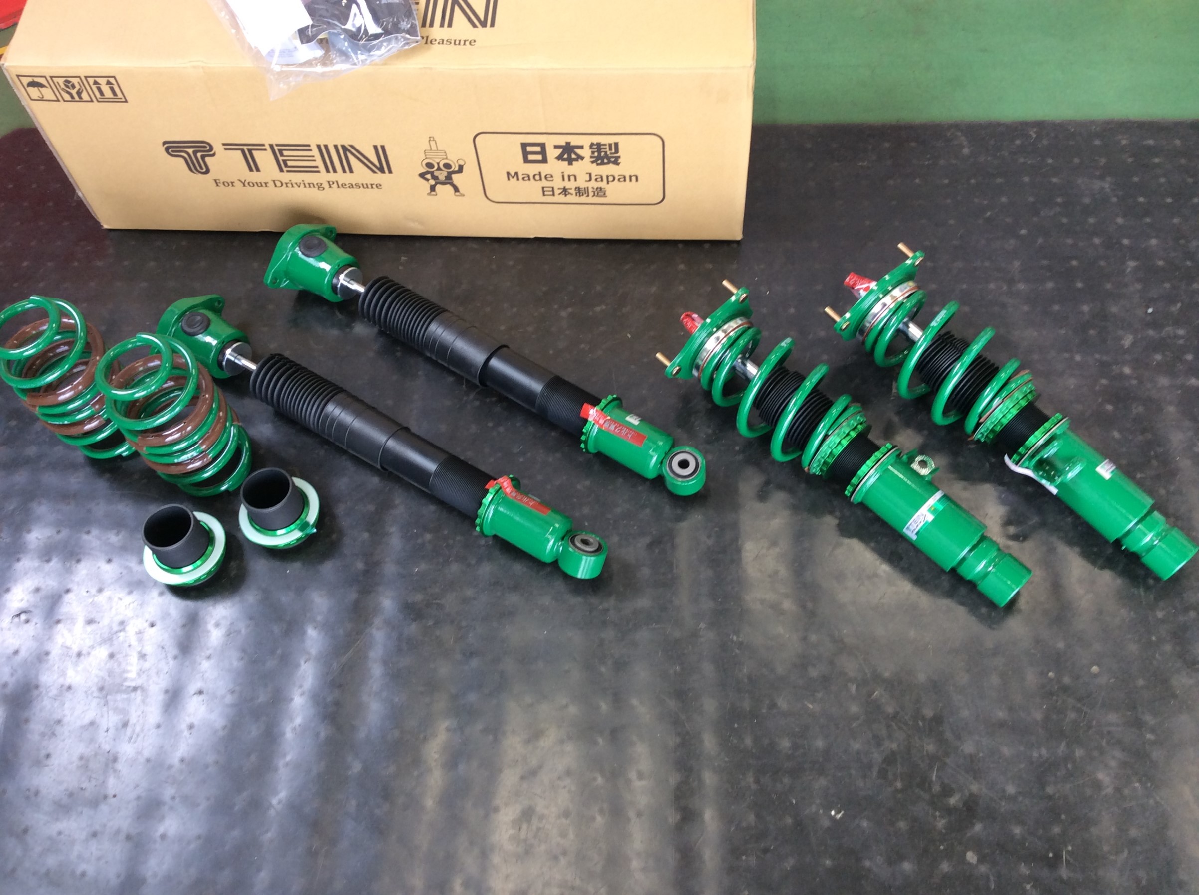 シビックハッチバックFK7に、TEIN車高調フレックスZ装着！ | スタッフ