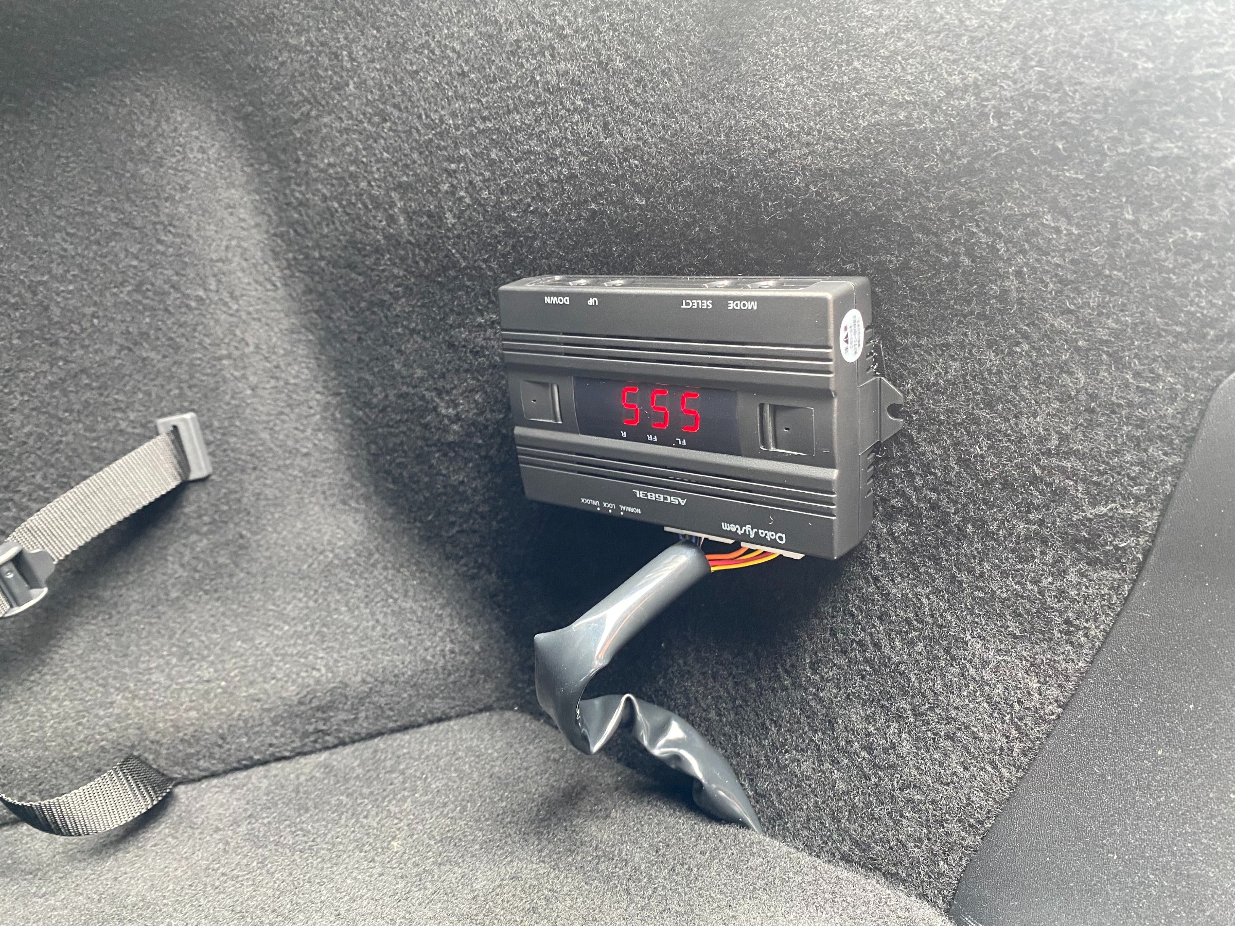 LS500hさん、低空飛行でご出発！！ データシステム エアサス