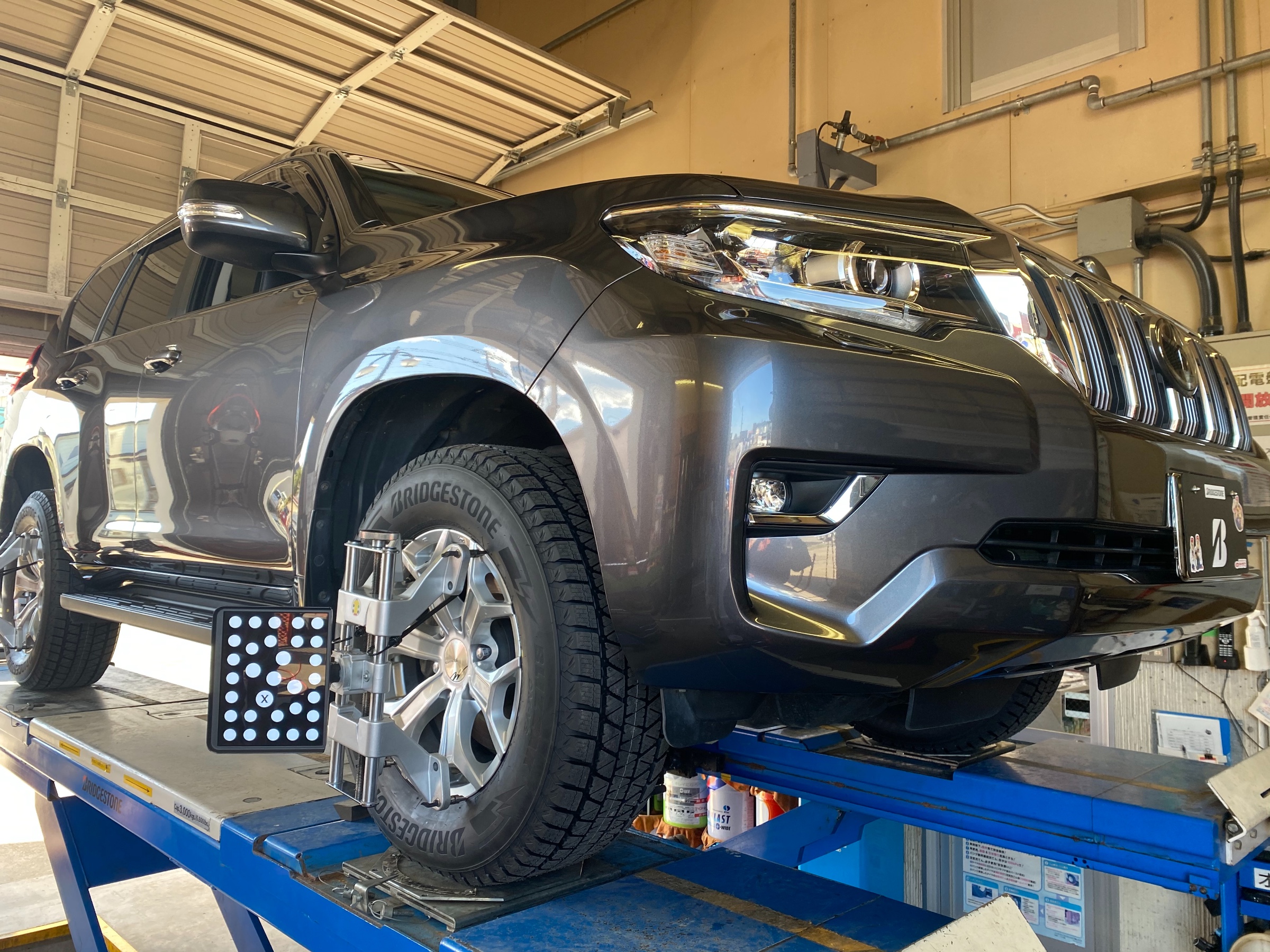 プラド150さんにSUV専用スタッドレスタイヤ「ブリザックDM-V3