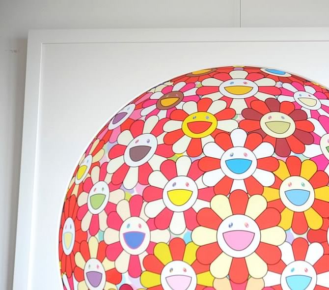 村上隆「フラワーボール : 鯉 / 丹頂鶴の朱色」を額縁 Eternity White