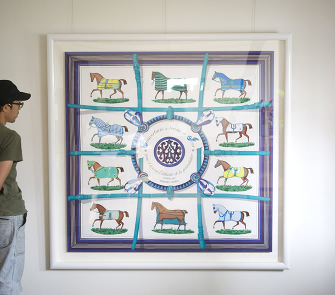 エルメスのスカーフを額縁 Eternity Blackで額装 ー NOISEKING ノイズ