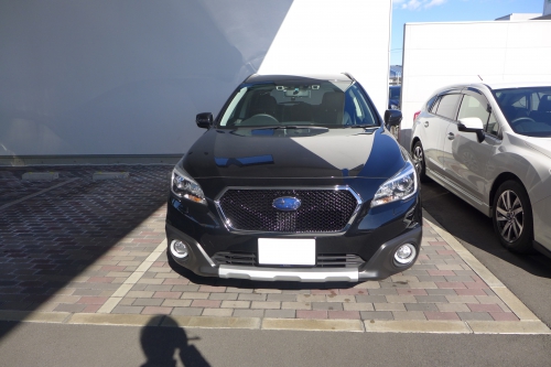 レガシィアウトバック（BS9）のフロントグリルを交換いたしました