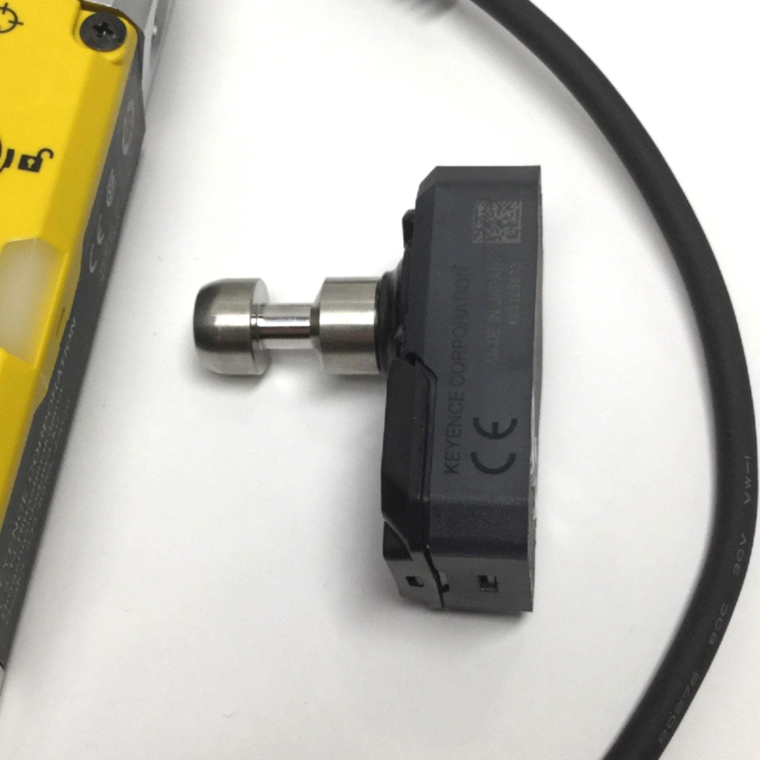 Keyence GS-71PC Safety Door Guard Interlock Switch, Power-to-Lock