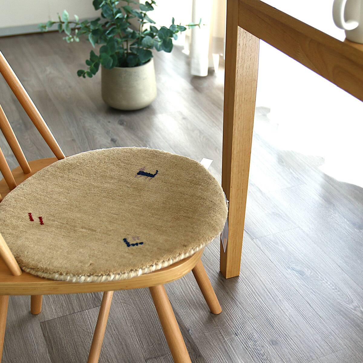 ギャッベ柄の羊毛チェアパッド 円形(ベージュ) | ニトリネット【公式
