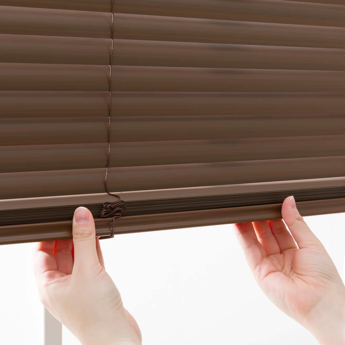 ヒモなし簡単昇降コードレスブラインド(LX01 MBR 176X183) | ニトリ