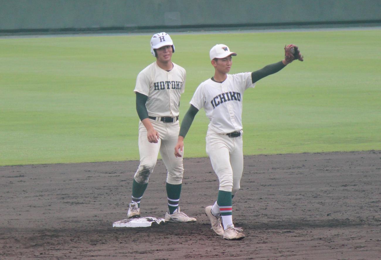 市和歌山－報徳学園」濃緑ユニホームそっくりさん対決は報徳学園が快勝