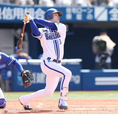 動画】DeNA中川颯がプロ初本塁打、投手とは思えぬ豪快弾 ライト
