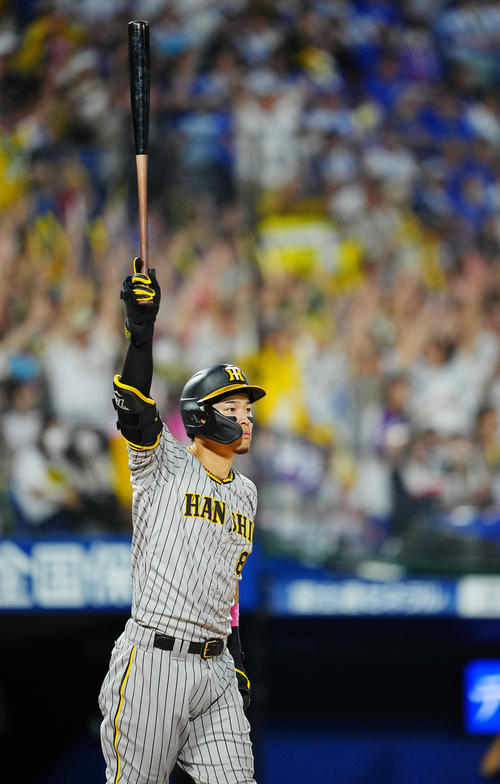 動画】弾丸がライトへ一直線！ 阪神佐藤輝明が決勝15号ソロホームラン