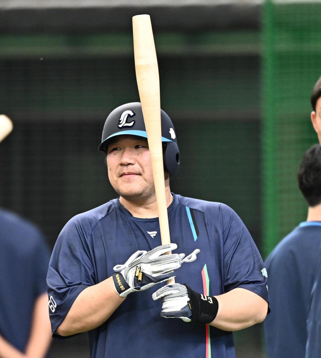 西武】中村剛也が魚雷バットで練習、快音「おかわり」 この日は実戦