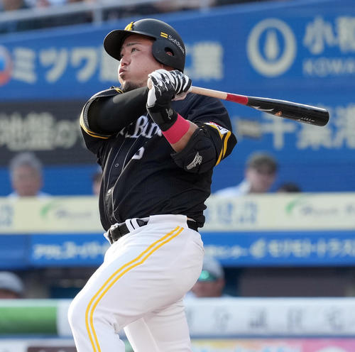 ソフトバンク】山川穂高2試合ぶり特大11号ソロで先制 前日は左翼に大